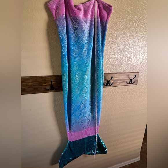 Mermaid Soft Fleece Slip In Blanket ombré, Silver foil Scales, flip sequin tail - Picture 5 of 8